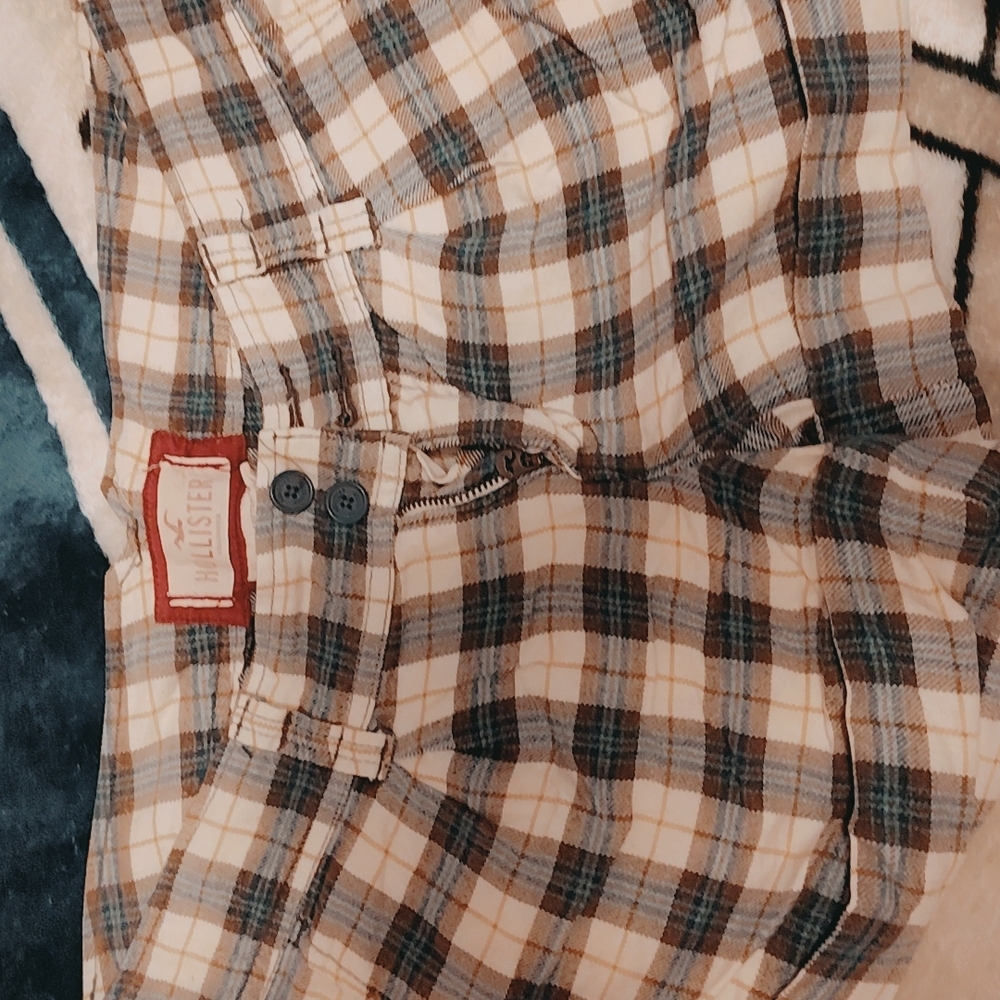Hollister Plaid Shorts in Cream, Brown & Rust Red